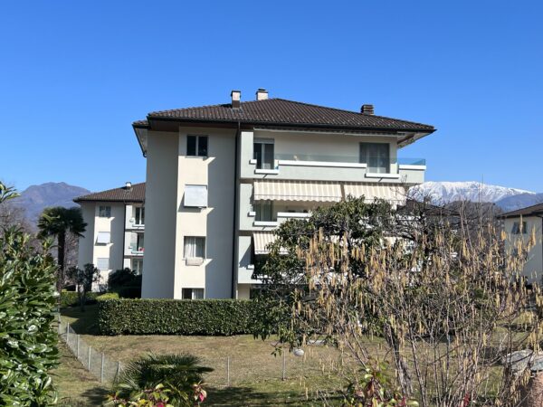 Appartamento 4.5 Locali all'Ultimo Piano a Breganzona con Balcone Panoramico e Posto Auto