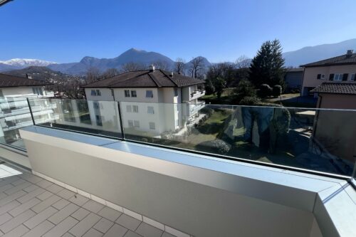 Appartamento 4.5 Locali all'Ultimo Piano a Breganzona con Balcone Panoramico e Posto Auto