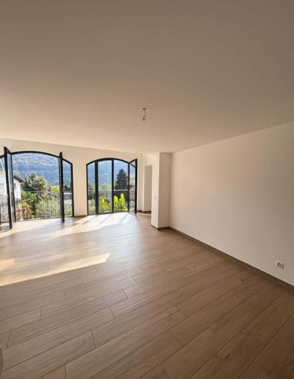 Elegante Duplex di 4.5 Locali con Vista Panoramica a Barbengo